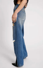 Load image into Gallery viewer, Billie Low Slung Straight Leg Mid Waist Denim Jeans - Shredded Gold