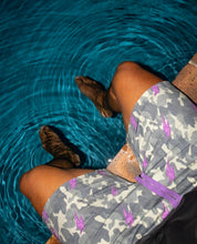 Load image into Gallery viewer, MENS WEEKEND WALKSHORTS - ARMY CRAWL
