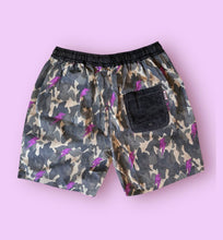 Load image into Gallery viewer, MENS WEEKEND WALKSHORTS - ARMY CRAWL