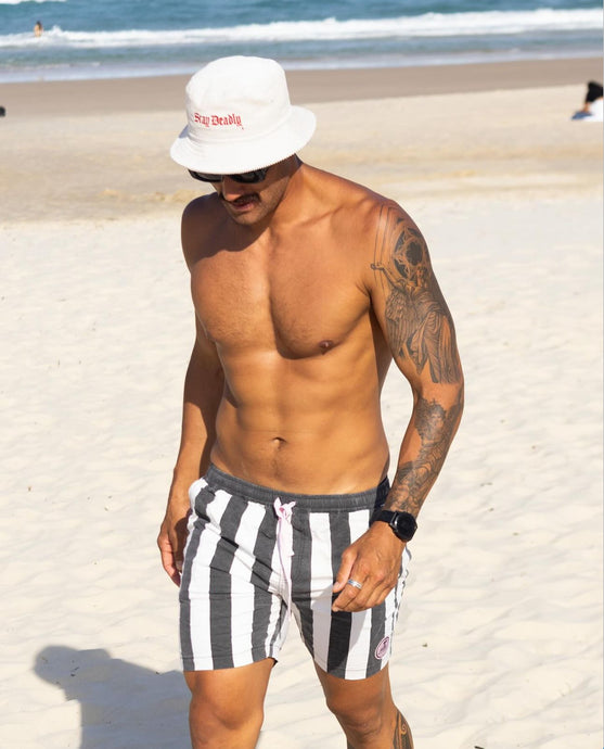 MENS WEEKEND WALKSHORTS - STRIPE CITY