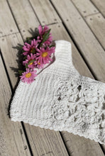 Load image into Gallery viewer, La Flor Crochet Top
